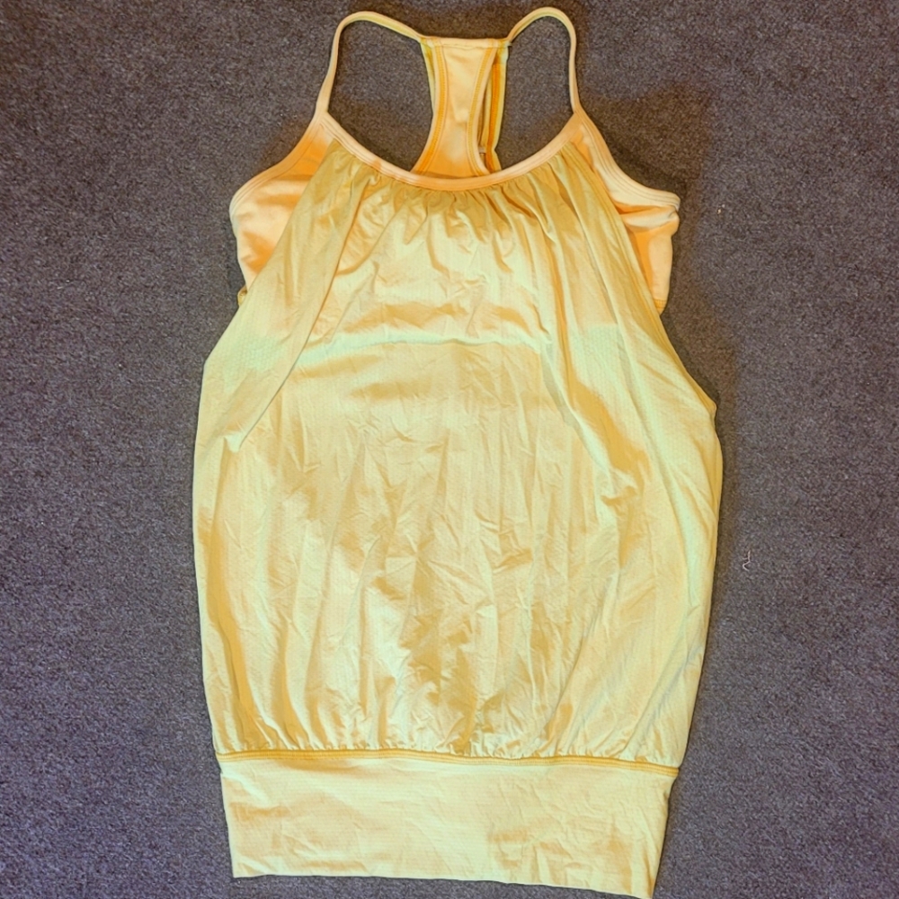 Lululemon top